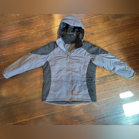 PRE-OWNED (BUT LIKE NEW) WOMENS LL BEAN SNOW JACKET GREY/BLACK LARGE - XL PETITE - Picture 2 of 15